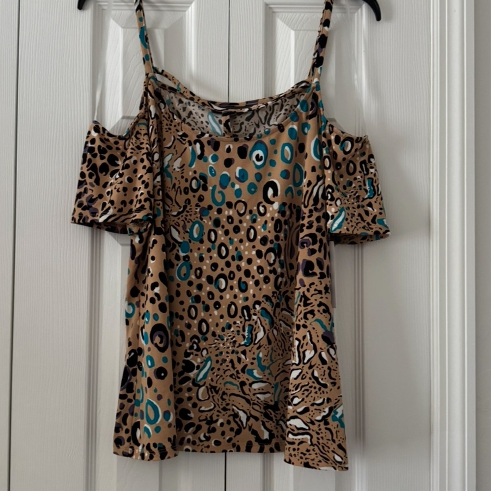 NWT BOLD Elements Cut Out Cold Shoulder Top Size XL